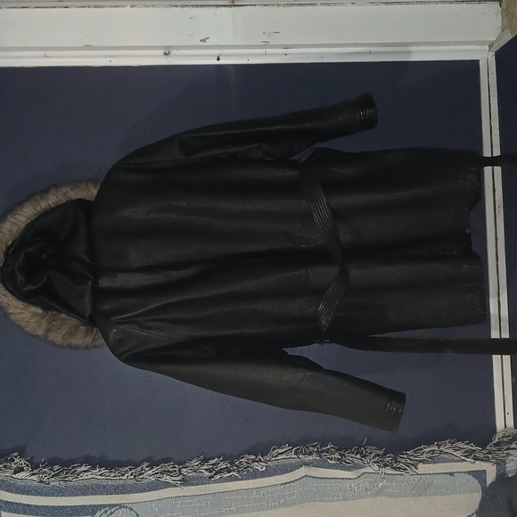 Wilsons Leather Men's Black Leather Jacket w/ Fur Hood.  Size Large - Picture 7 of 9